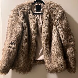 Bershka M size fur coat, in great condition, very fashionable, multicolor.